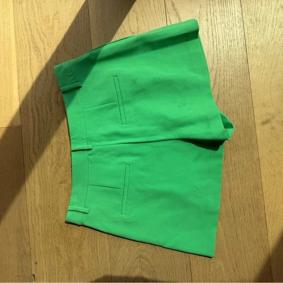 NWOT! Alice + Olivia Green Pleated Shorts - Picture 2 of 4